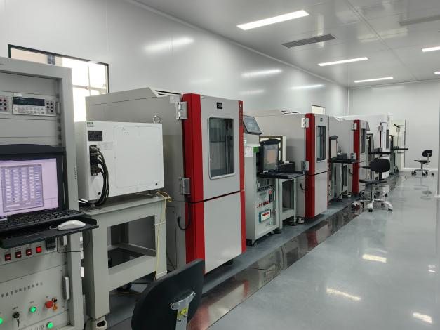 Gyro 3 trục chống rung động ổn định và chính xác với thiết kế chính xác cao 5